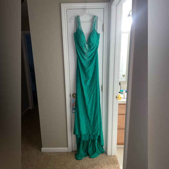 Johnathan Kayne Green Prom Dress Size 14 but would fit sizes 10-14 - Picture 6 of 8